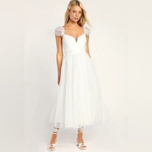 NWT Lu Lu’s White Tulle A-line Midi Dress with Flutter Sleeve